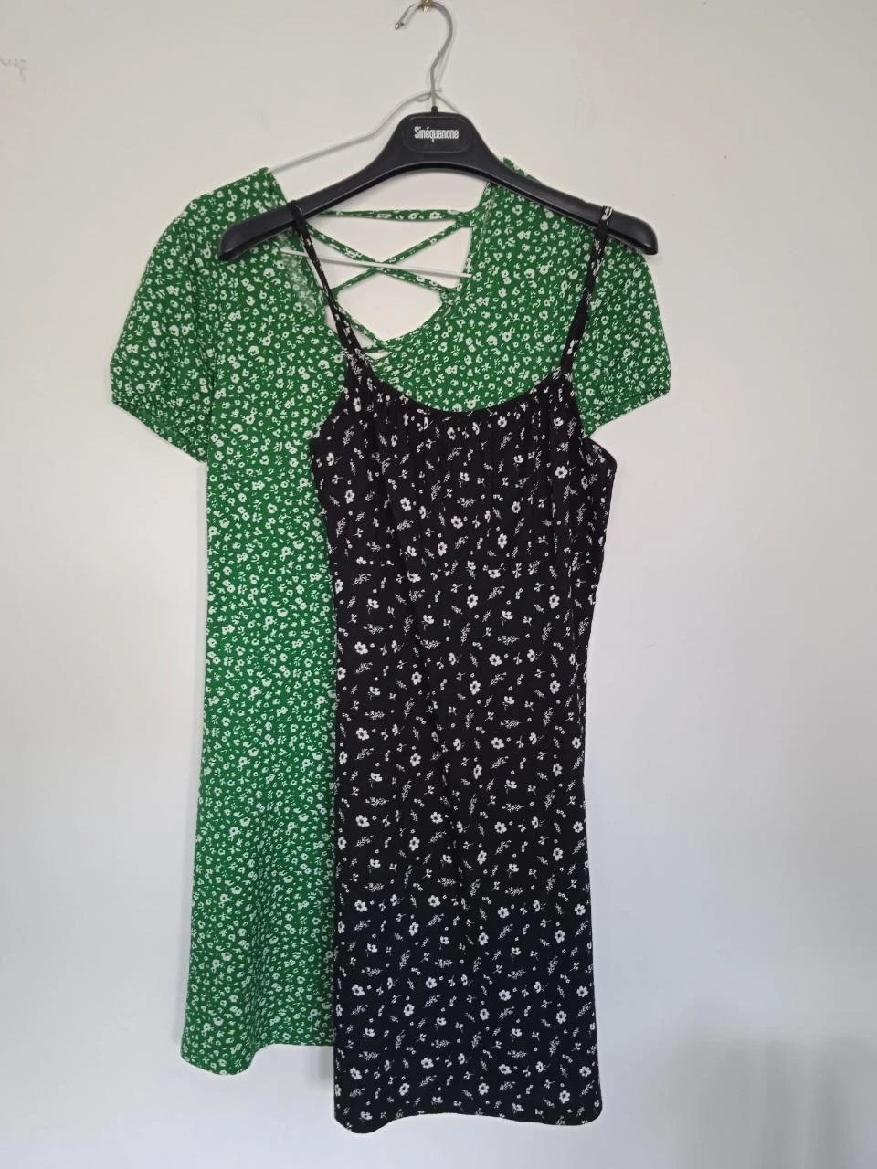 Lot de 2 robes d'été, une verte et une noire, les 2 à motifs taille 36